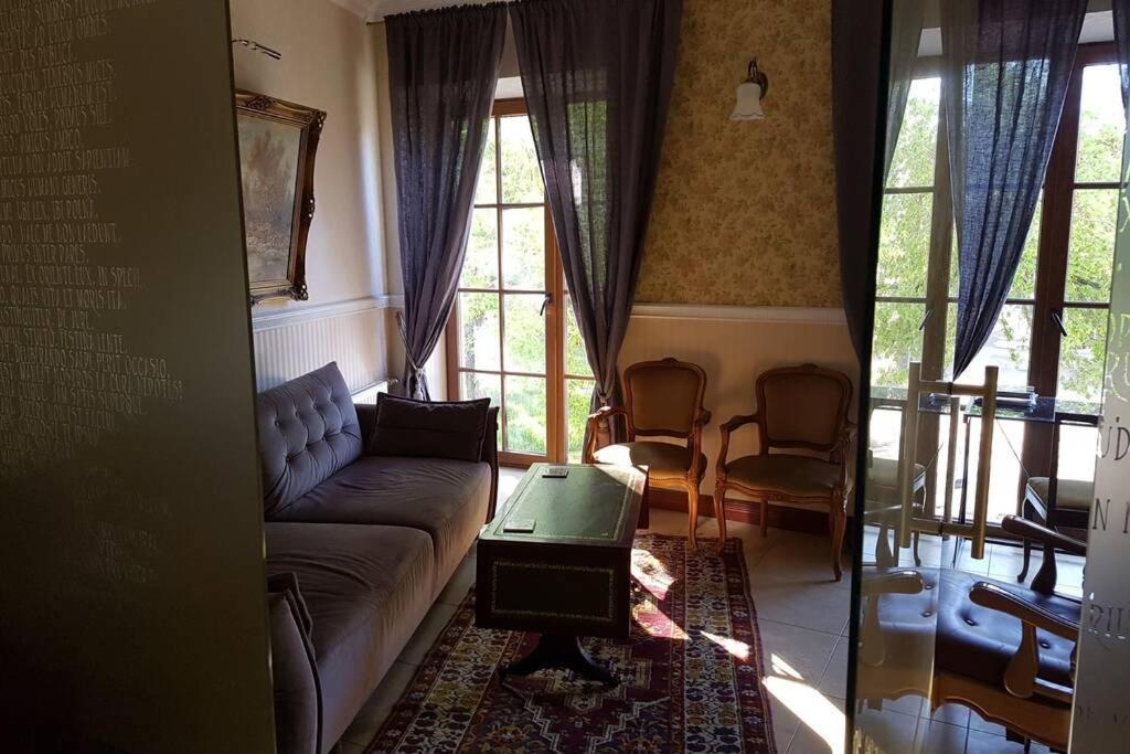 Barrister'S Apartments With Fireplace Шяуляй Экстерьер фото
